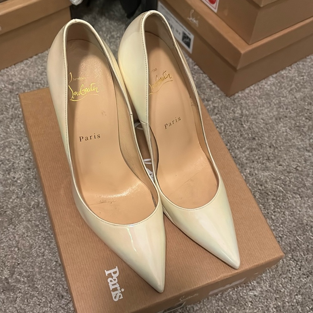 Christian Louboutin So Kate metallic pump